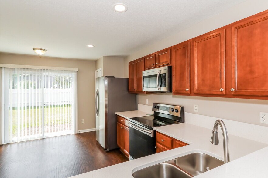 Building Photo - 7422 Hawks Cliff Dr