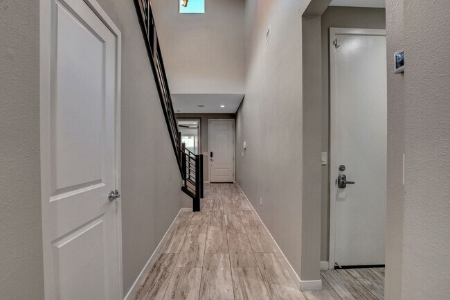 Building Photo - 6005 Andezano Dr