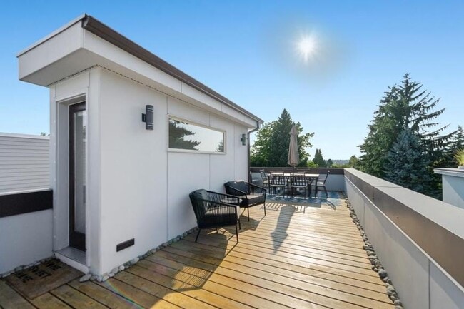 Building Photo - 2 bedroom in Seattle WA 98115