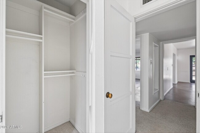 Building Photo - 901 W Willetta St