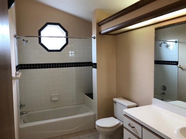 Building Photo - 458 Village Oaks Ct