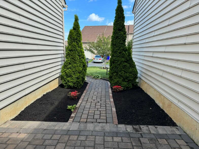 Building Photo - 1670 W Matisse Dr