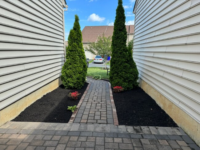 Building Photo - 1670 W Matisse Dr