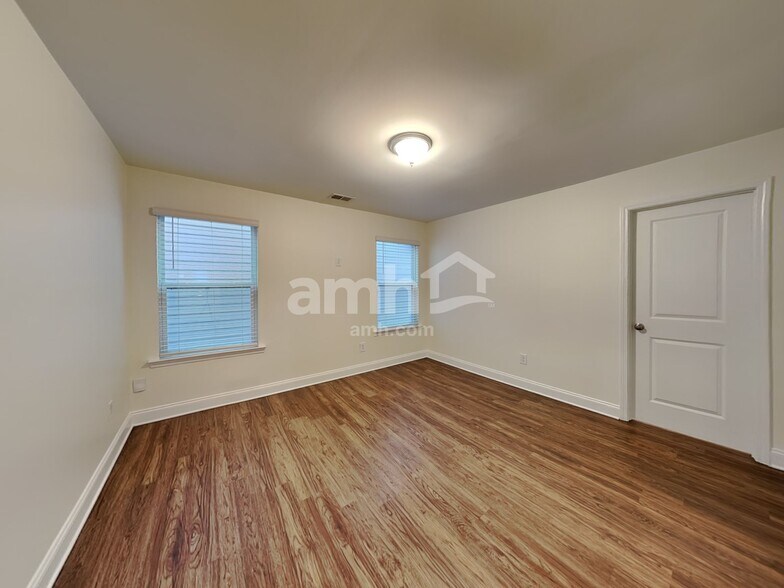 Building Photo - 1882 Weatherbrook Cir