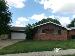 Building Photo - 1319 NW Carroll Dr