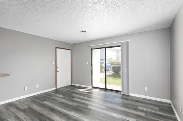 Building Photo - 321 Cedarview Ct