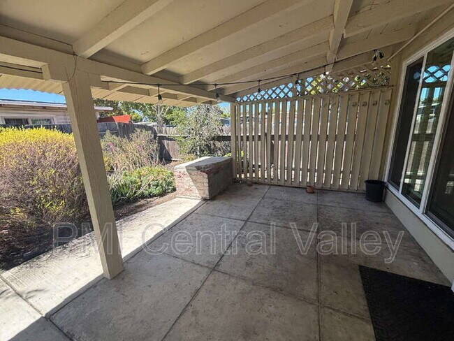 Building Photo - 944 Bridgewood Way