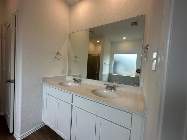 Building Photo - 228 Jeffers