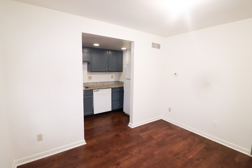 Building Photo - 2665 Bellevue Ave