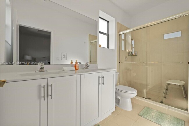 Building Photo - 20655 NE 7th Pl