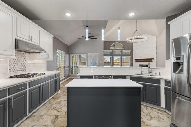 Building Photo - 2003 Silent Shore St