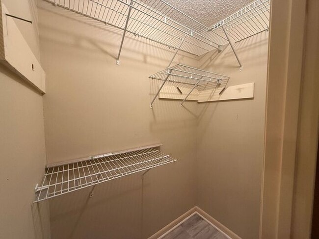 Building Photo - Pensacola - 32526- 4 bedroom, 2 bathroom - pool and lawn care included