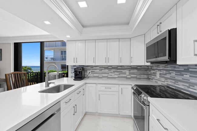Building Photo - 4000 S Ocean Blvd