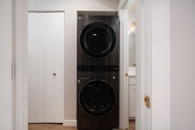 Building Photo - Modern Waterfront Living at The McCormick Pier! Call TODAY to schedule a tour! 503-664-4101