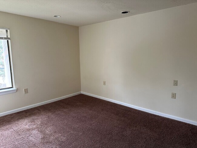 Building Photo - 500 Umstead Dr