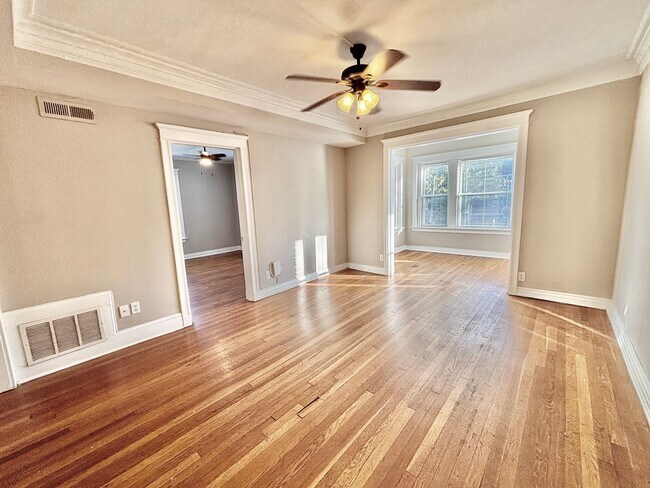 Building Photo - The Belmar