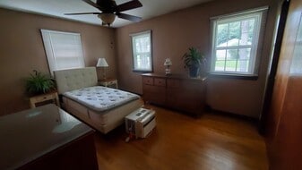 Building Photo - 6 Webster Ave