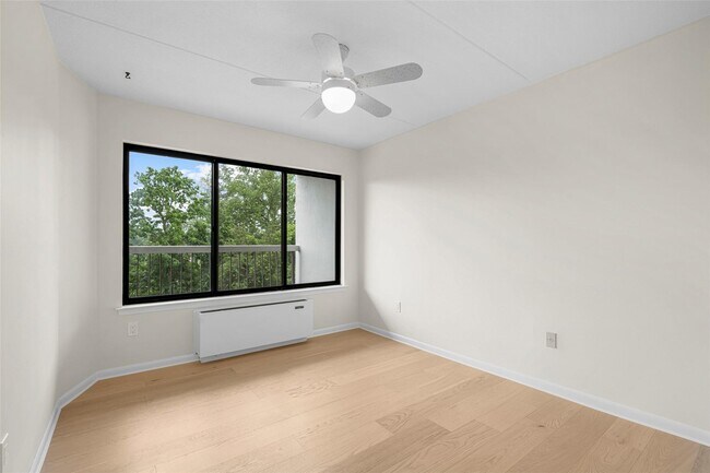 Building Photo - 200 High Point Dr
