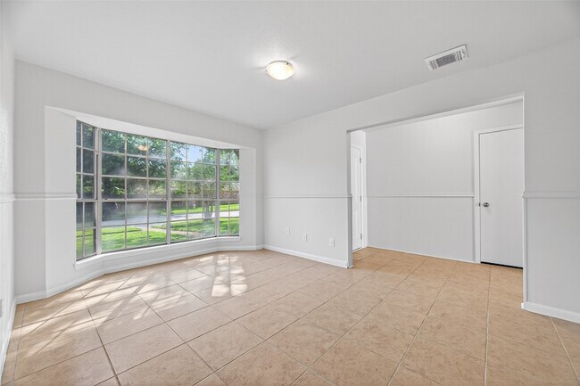 Building Photo - 22206 Red River Dr