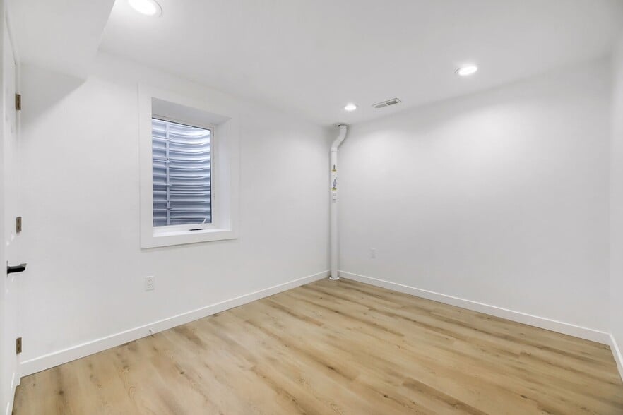 Building Photo - 3831 W Rutgers Pl