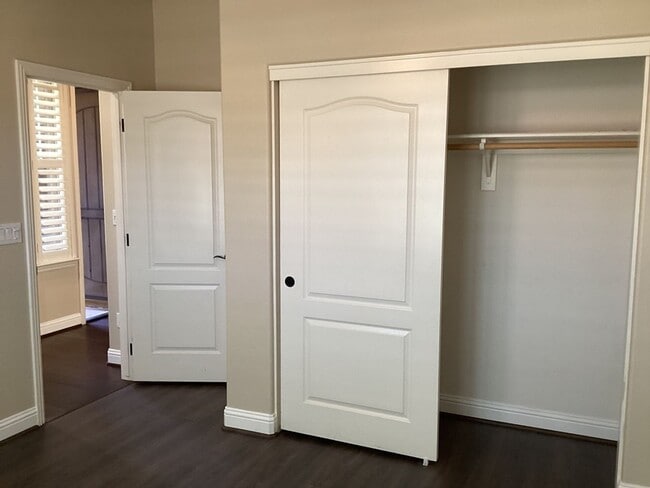 Building Photo - Beautiful Newer Rice Ranch Single Story Ho...