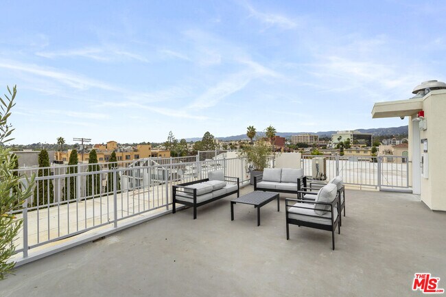 Building Photo - 11727 Kiowa Ave
