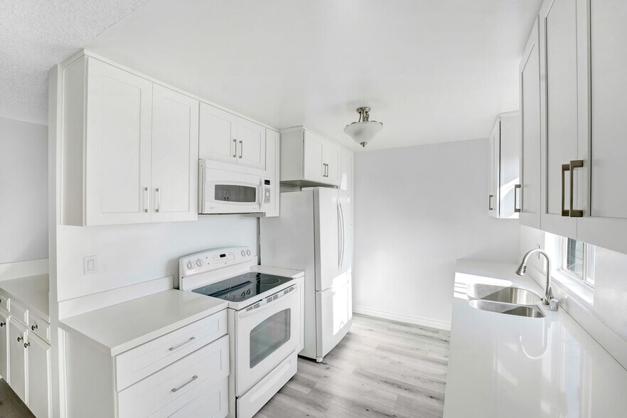 Primary Photo - 12246 Montana Ave