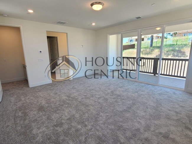 Building Photo - Luxurious Newer Construction Rental Home I...