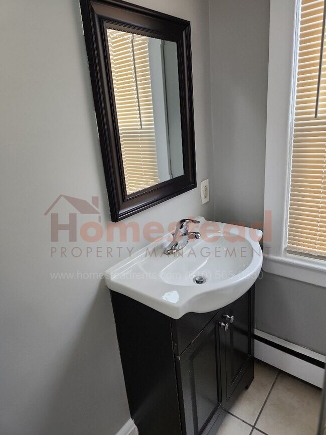 Building Photo - 5 BEDROOM HOME FOR RENT IN COLLINGDALE!