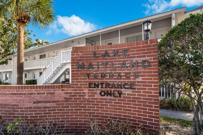 Building Photo - Lake Maitland Living | Mid-Century Charm