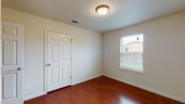 Building Photo - ALL STAINED CONCRETE FLOORING DUPLEX IN HA...