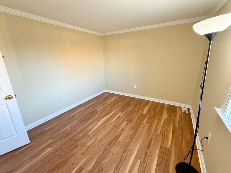 Building Photo - 44563 Savery Dr