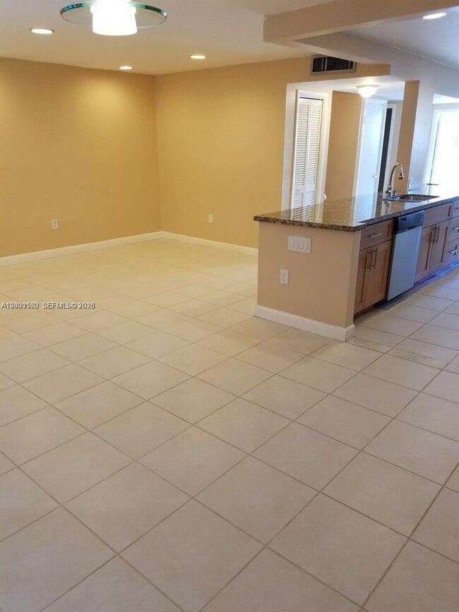 Building Photo - 2750 N 34th Ave