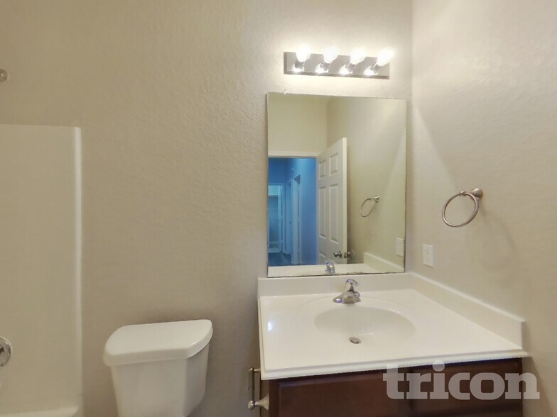 Building Photo - 11350 Luckey Ledge