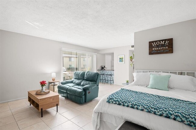 Building Photo - 4215 E Bay Dr