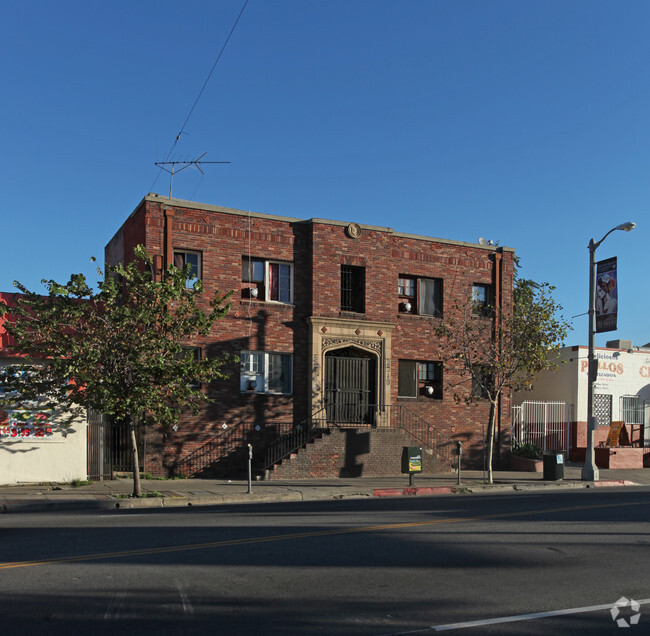 Building Photo - 2919 N Broadway