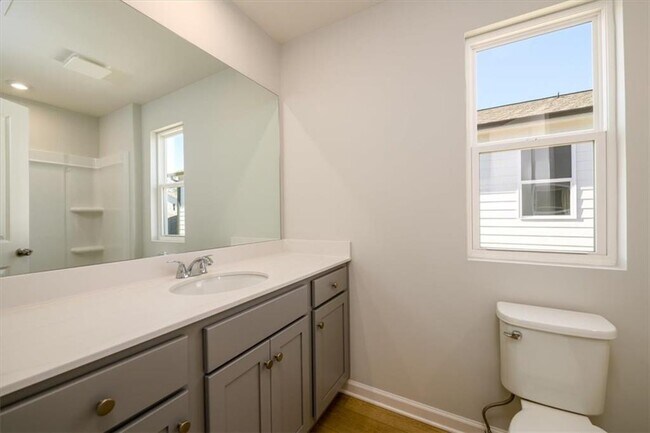 Building Photo - 849 York Aly