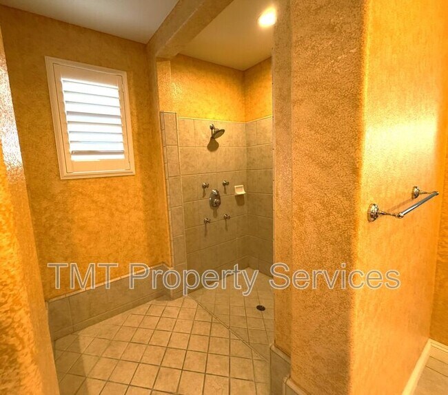 Building Photo - 6832 Salvaterra Cir