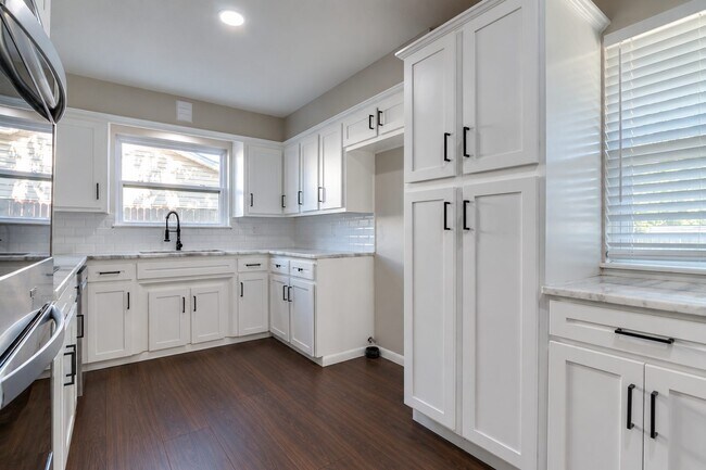Building Photo - 4305 NW 59th St