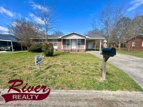 Building Photo - | $1250 | Charming 3-bedroom home with spacious yard for rent now!