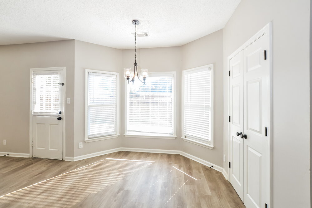 Building Photo - 2033 Oak Springs Dr