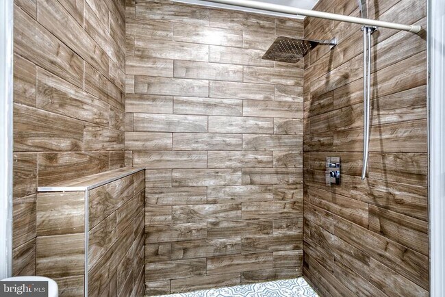 Building Photo - 635 S Lehigh St