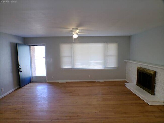 Building Photo - Charming 3 bedrooms and 1 bath brick ranch located on E Erickson Rd in Independence