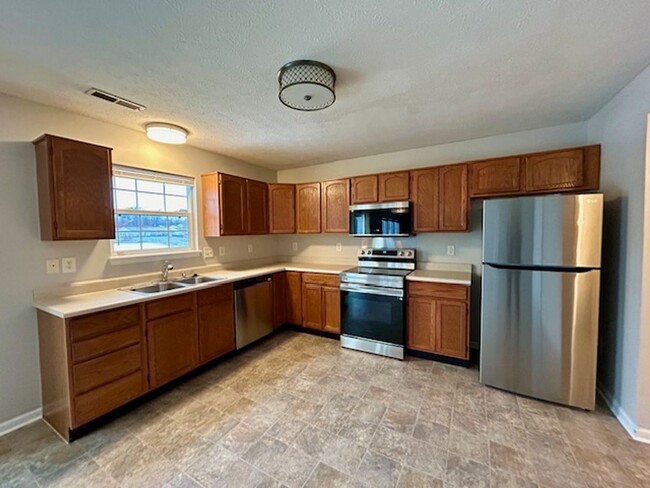Building Photo - Charming 3-Bedroom, 2.5-Bath Home with Lof...