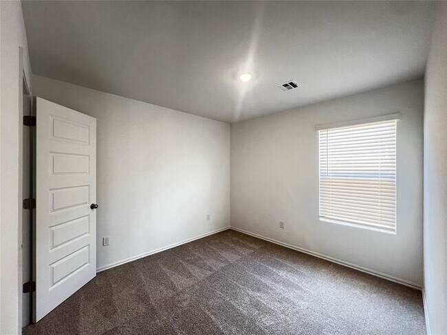 Building Photo - 3433 Little Creek Dr