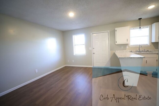 Building Photo - Utilities included plus cable and internet!! Newly renovated 1 bed/1 bath apt - HUD accepted!!