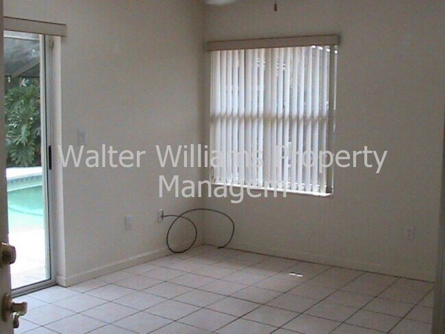 Building Photo - Spacious pool home