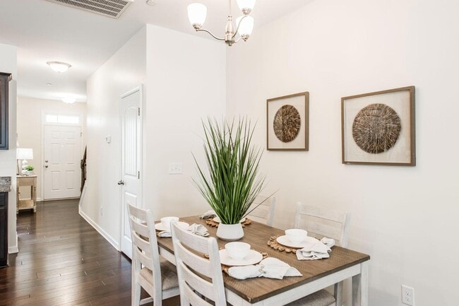 Building Photo - 342 Manor Row