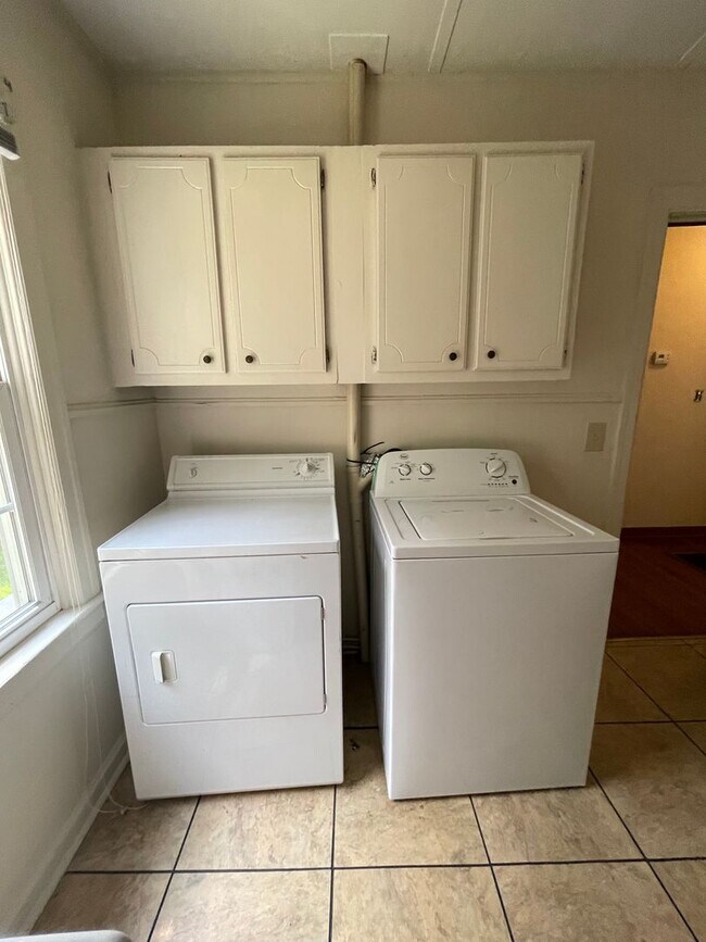 Building Photo - 103 Goodman Pl