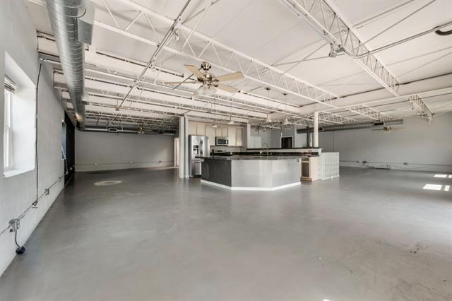 Building Photo - 2700 Live Oak St